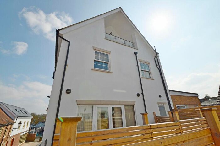 1 Bedroom Flat To Rent In Chapel Street, Petersfield, GU32