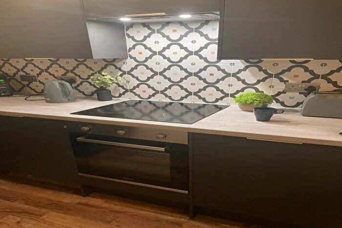 2 Bedroom Flat To Rent In Britannia Road, Huddersfield, HD3
