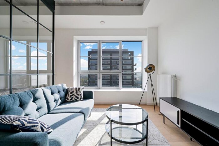 Apartment To Rent In Douglass Tower, Goodluck Hope, London, E14
