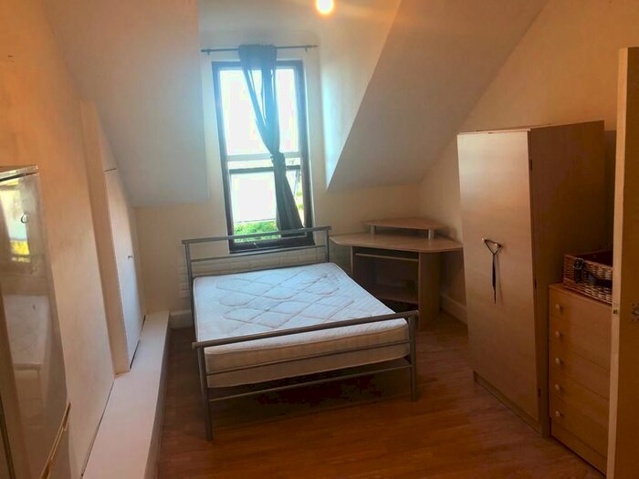 1 Bedroom Studio To Rent In High Street Wanstead, London, E11