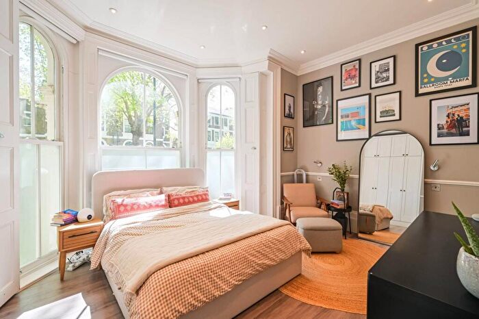 3 Bedroom End Of Terrace House For Sale In Grosvenor Avenue, Highbury And Islington, London, N5