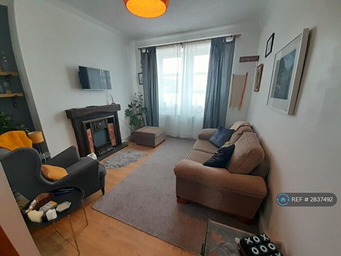 2 Bedroom Flat To Rent In Park Place, Paisley, PA3