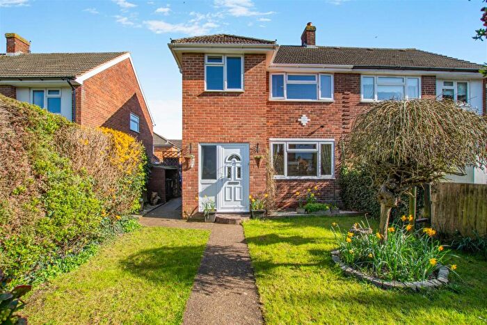 3 Bedroom House For Sale In Robson Drive, Aylesford, ME20