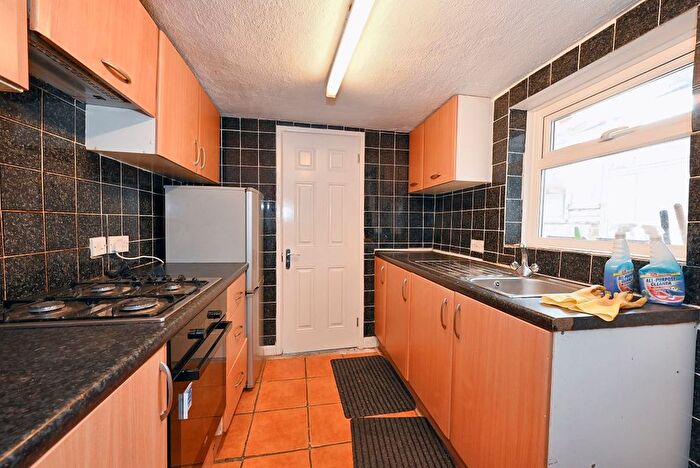 3 Bedroom Terraced House For Sale In De Beauvoir Road, Reading, Berkshire, RG1