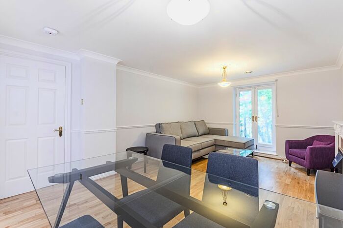 2 Bedroom Flat To Rent In Russell Road, London, W14