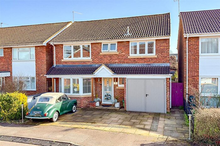 4 Bedroom Detached House For Sale In Bridle Close, St. Albans, Hertfordshire, AL3