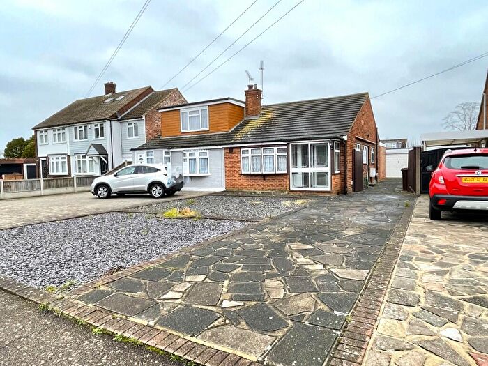 2 Bedroom Chalet For Sale In Wheatley Road, Corringham, Essex, SS17