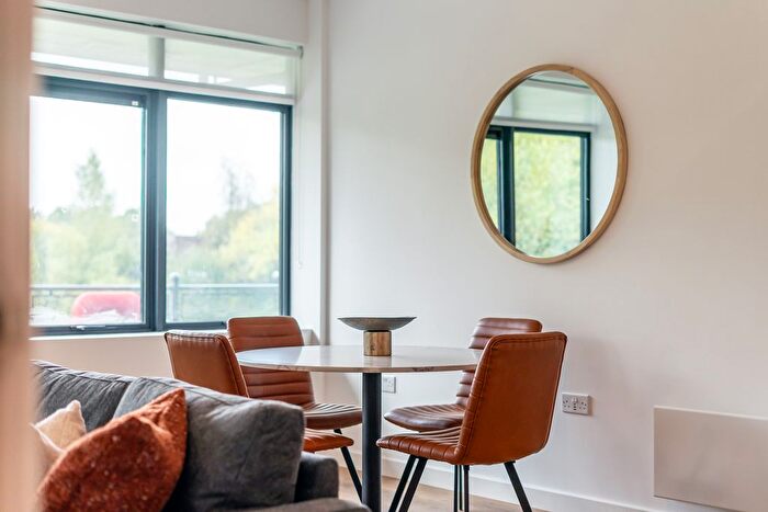 1 Bedroom Flat To Rent In Lakeside Close, Staines Upon Thames, TW18