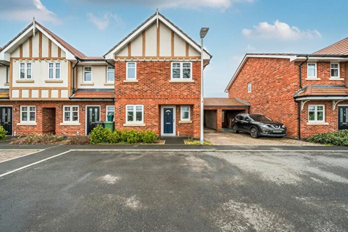 3 Bedroom End Of Terrace House For Sale In Gilbert Close, Padworth, RG7