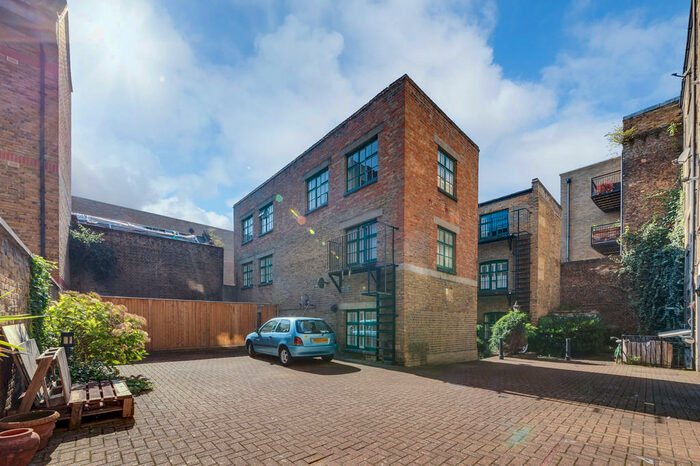 Garage / Parking To Rent In Oakley Yard, Shoreditch, E2