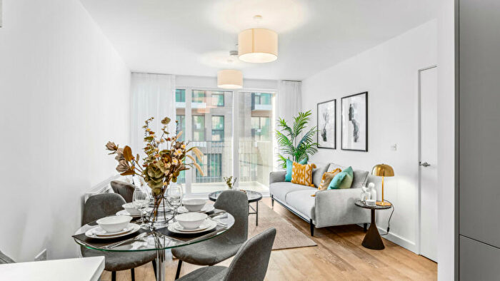 1 Bedroom Flat For Sale In Kenavon Drive, Reading, RG1