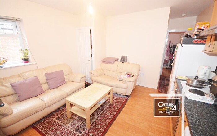 2 Bedroom Flat To Rent In |Ref: |, Winchester Road Southampton, SO16