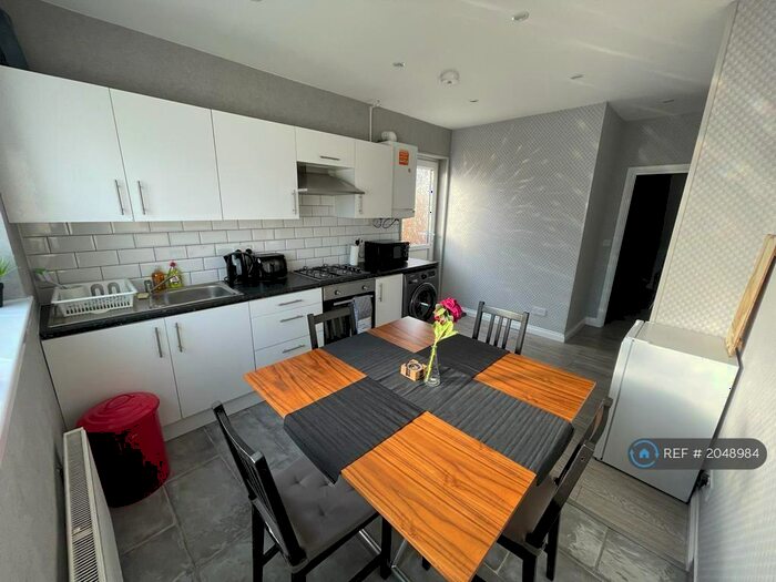 1 Bedroom Flat To Rent In Beresford Road, Southend-On-Sea, SS1