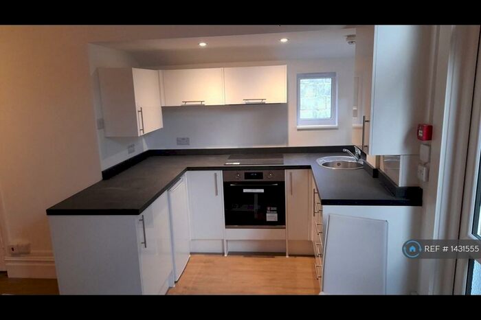 Studio To Rent In South Croydon, South Croydon, CR2