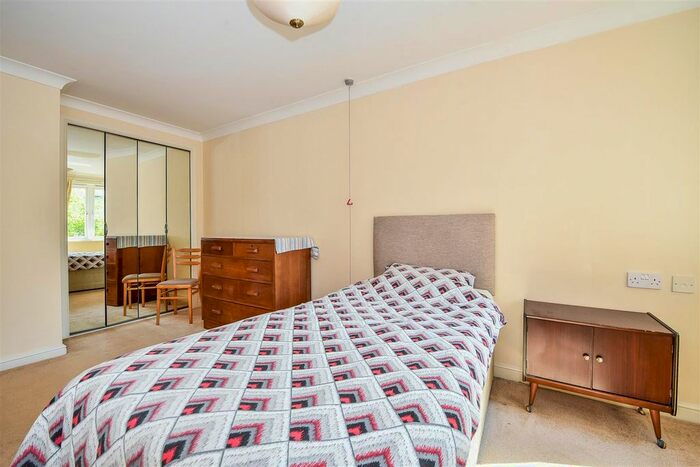 1 Bedroom Flat For Sale In Old Winton Road, Andover, SP10