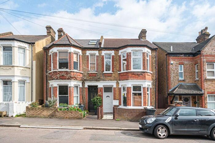 4 Bedroom Semi-Detached House To Rent In Hainthorpe Road, West Norwood, London, SE27