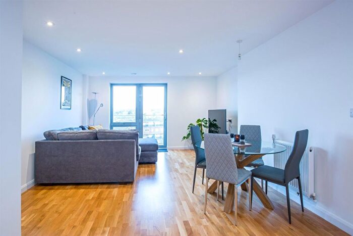 2 Bedroom Flat For Sale In Franklin Court, Brook Road, Borehamwood, WD6