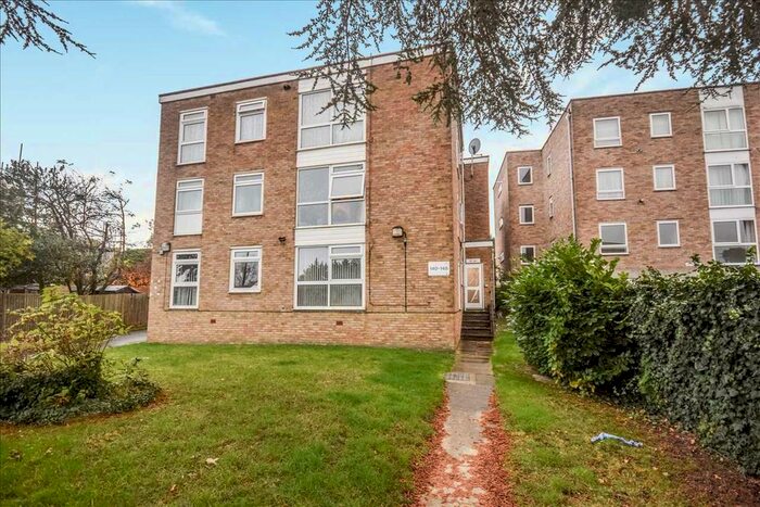 2 Bedroom Flat To Rent In Westmoreland Drive, Sutton SM2