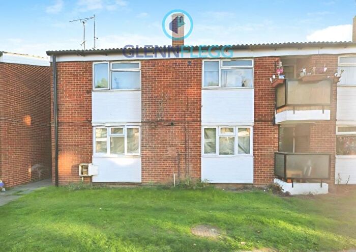 2 Bedroom Flat To Rent In Maryside, Langley, Slough, SL3