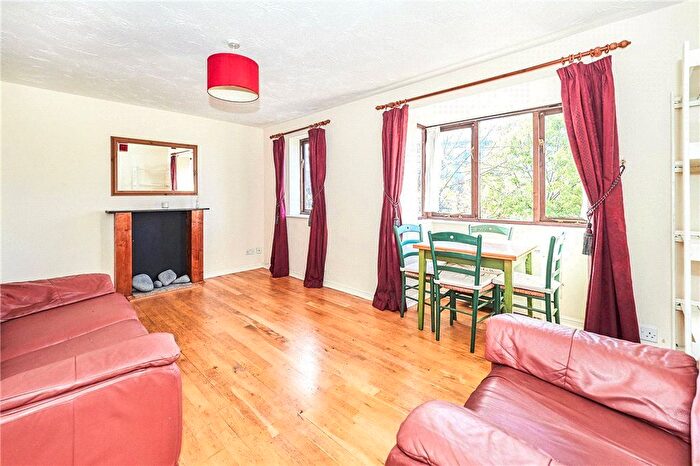 1 Bedroom Flat To Rent In Varsity Drive, Twickenham, TW1