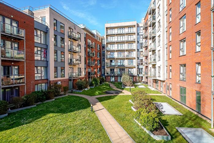 2 Bedroom Apartment For Sale In Midland Road, Hemel Hempstead, HP2