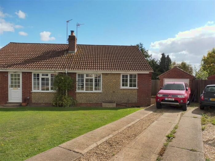 2 Bedroom Semi-Detached Bungalow To Rent In Turnor Close, Colsterworth, Grantham, NG33