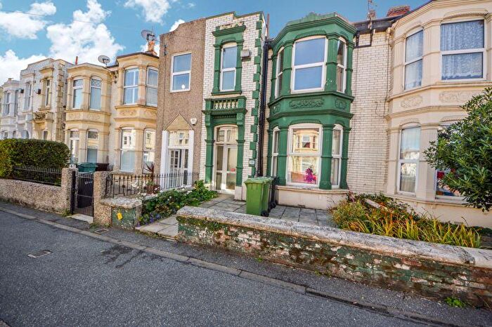 2 Bedroom Flat To Rent In Laburnum Grove, Portsmouth, PO2