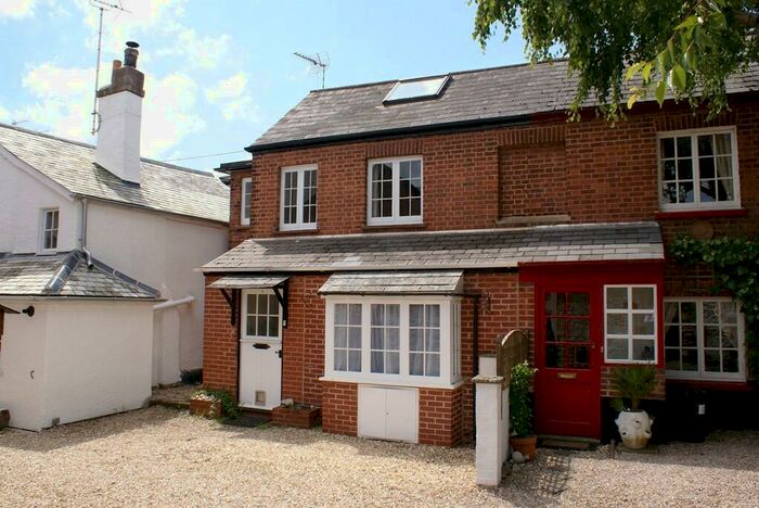 2 Bedroom Cottage To Rent In Coysh Square, Topsham, EX3