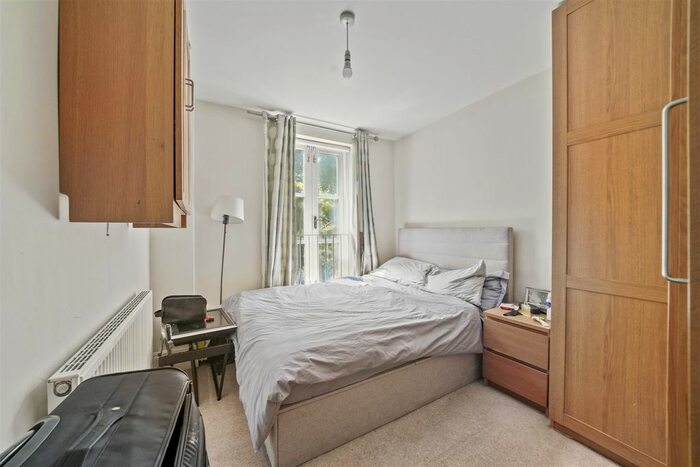 1 Bedroom Flat For Sale In Disraeli Road, London, SW15