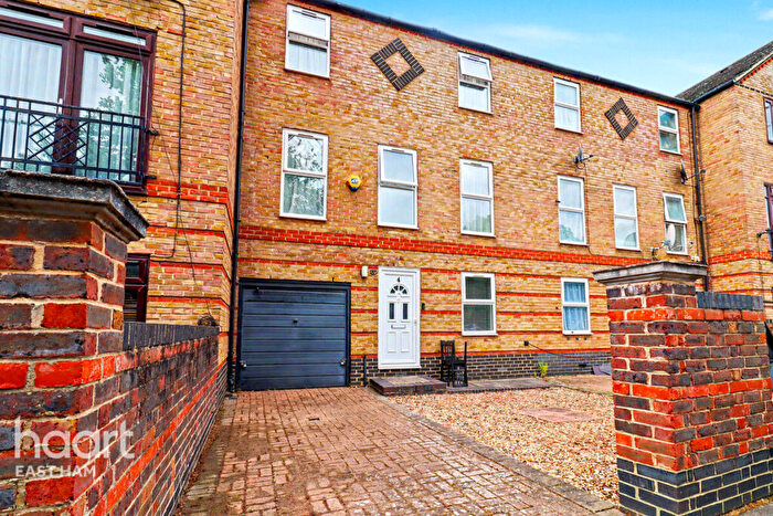3 Bedroom Terraced House For Sale In Garnet Walk, London, E6