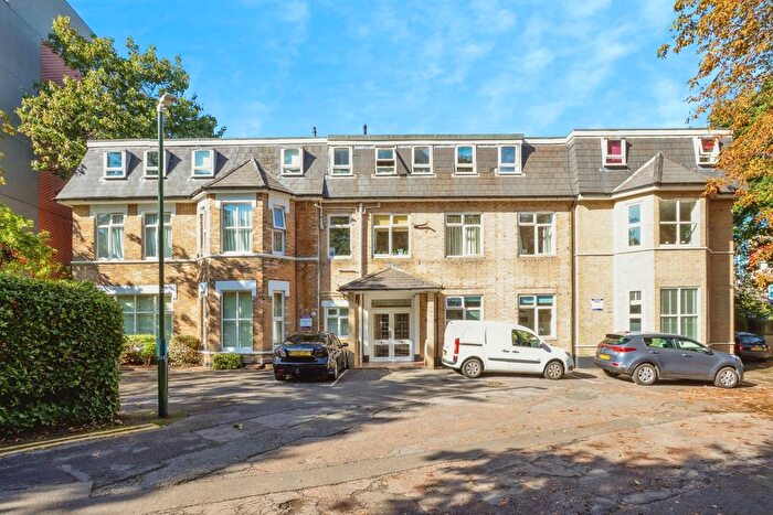 1 Bedroom Flat For Sale In Wootton Mount, Bournemouth, Dorset, BH1