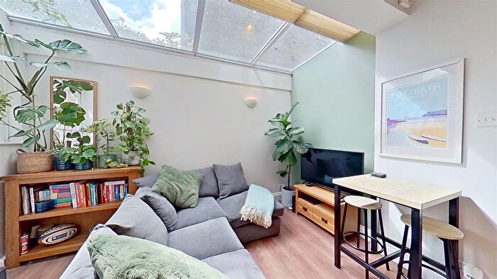 1 Bedroom Flat For Sale In Franche Court Road, London, SW17