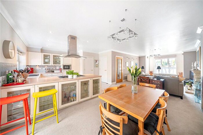 4 Bedroom End Of Terrace House For Sale In Whitstone Lane, Beckenham, BR3