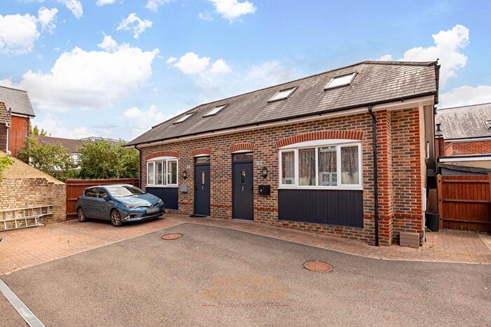 2 Bedroom Semi-Detached House For Sale In Springfield Road, Crawley, RH11