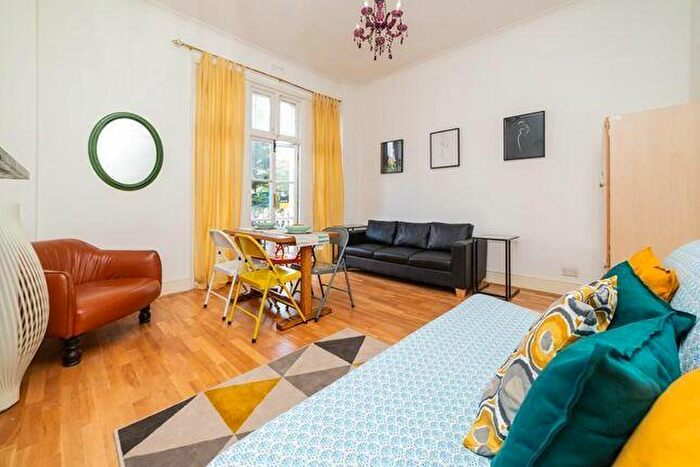 2 Bedroom Flat To Rent In Holloway Road, London, N19