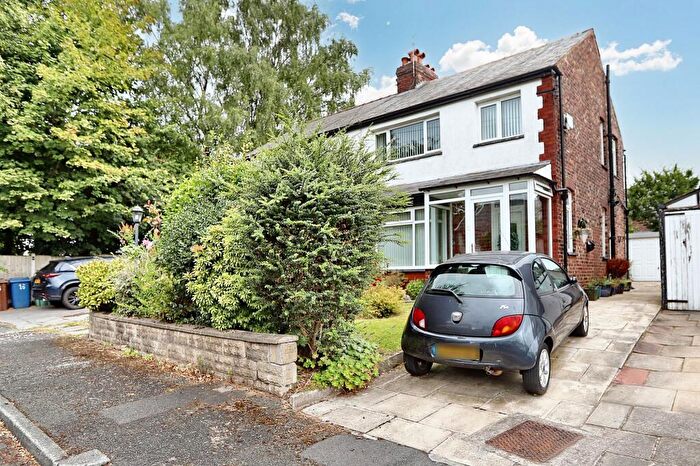 3 Bedroom Semi-Detached House For Sale In Lime Grove, Prestwich, M25