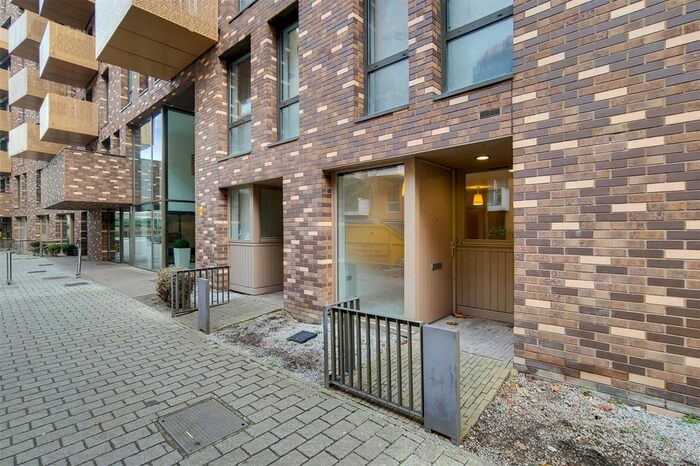 3 Bedroom Flat To Rent In Nelson Walk, London, London, E3