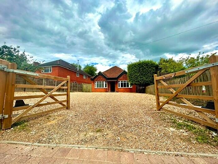 4 Bedroom Bungalow To Rent In Hollow Lane, Shinfield, RG2