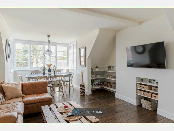 3 Bedroom Flat To Rent In Malbrook Road, London, SW15
