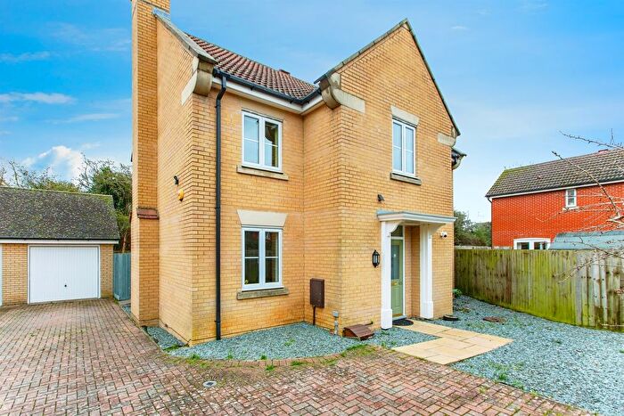 4 Bedroom Detached House For Sale In Clare Drive, Highfields Caldecote, Cambridge, CB23