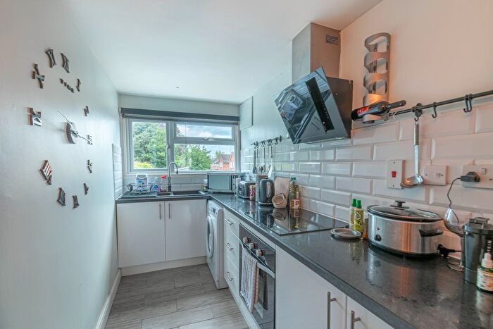 2 Bedroom Flat To Rent In High Street, Studley, Warwickshire, B80