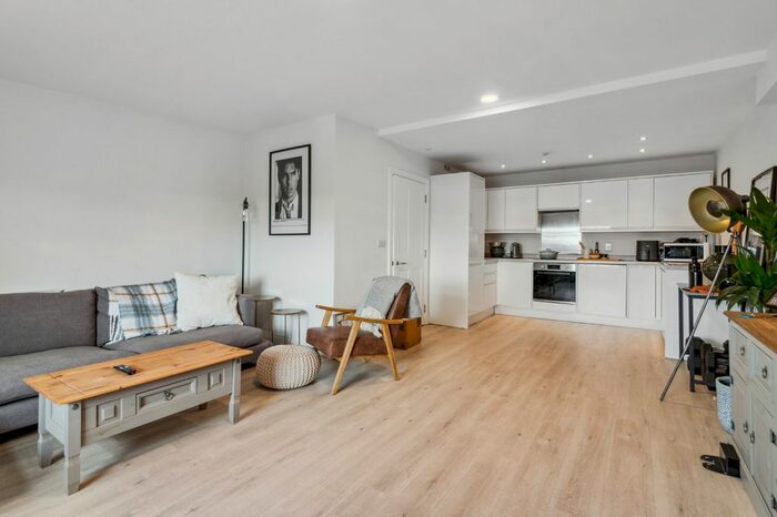 1 Bedroom Flat To Rent In St. Margarets Road, Twickenham, TW1