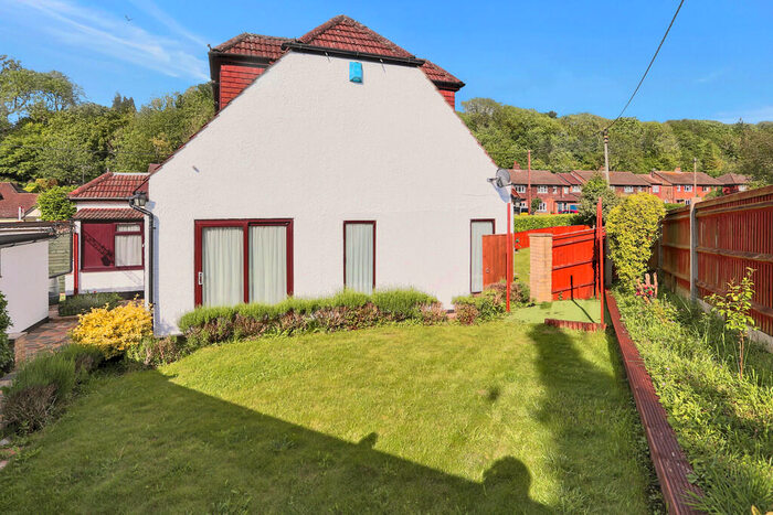 2 Bedroom Semi-Detached House For Sale In Waddington Avenue, Coulsdon, CR5