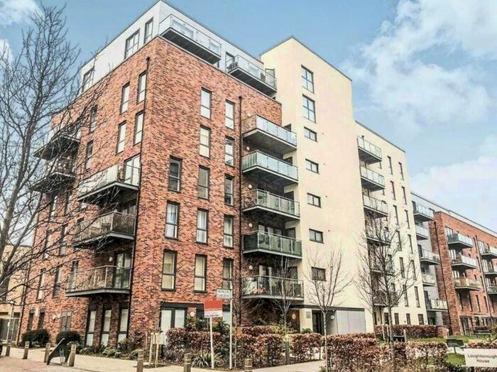 3 Bedroom Flat To Rent In Loughborough House, Honour Gardens, Dagenham, RM8