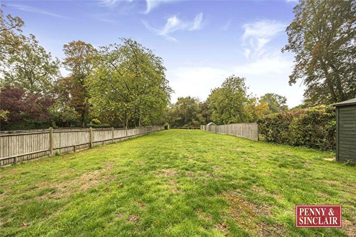 3 Bedroom Detached House To Rent In The Warren, RG4