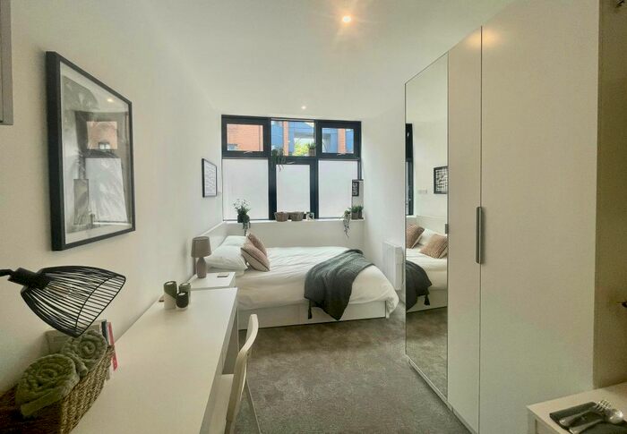 Studio To Rent In London Road, Kingston Upon Thames, KT2