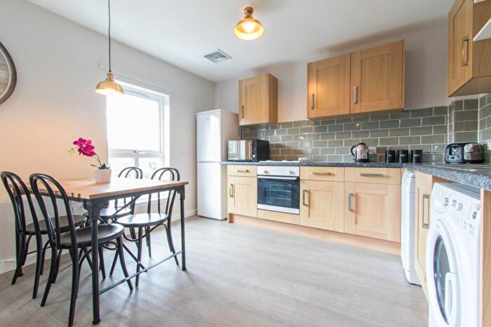 4 Bedroom Flat To Rent In Morrison Circus, Edinburgh, EH3