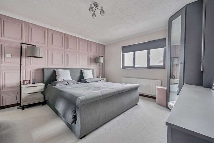 4 Bedroom Detached House For Sale In Harrison Close, Twyford, Reading, Berkshire, RG10