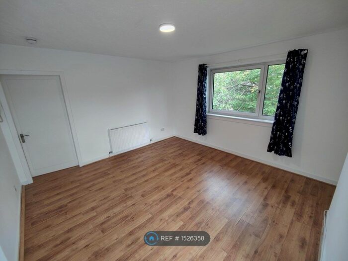 3 Bedroom Flat To Rent In Clincarthill Road, Rutherglen, Glasgow, G73