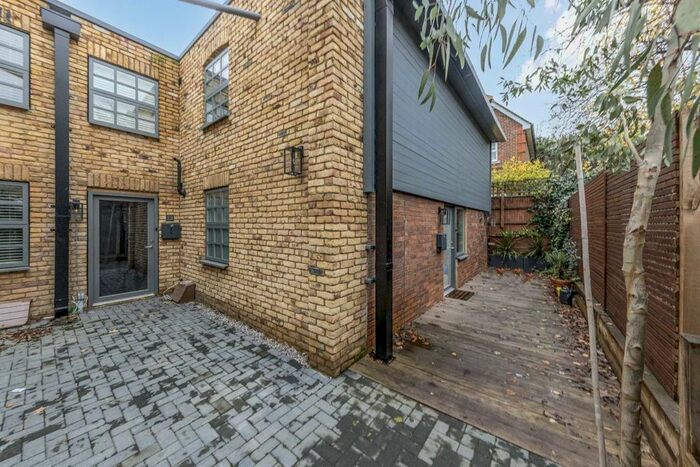 2 Bedroom Property To Rent In Elm Grove, London, SW19